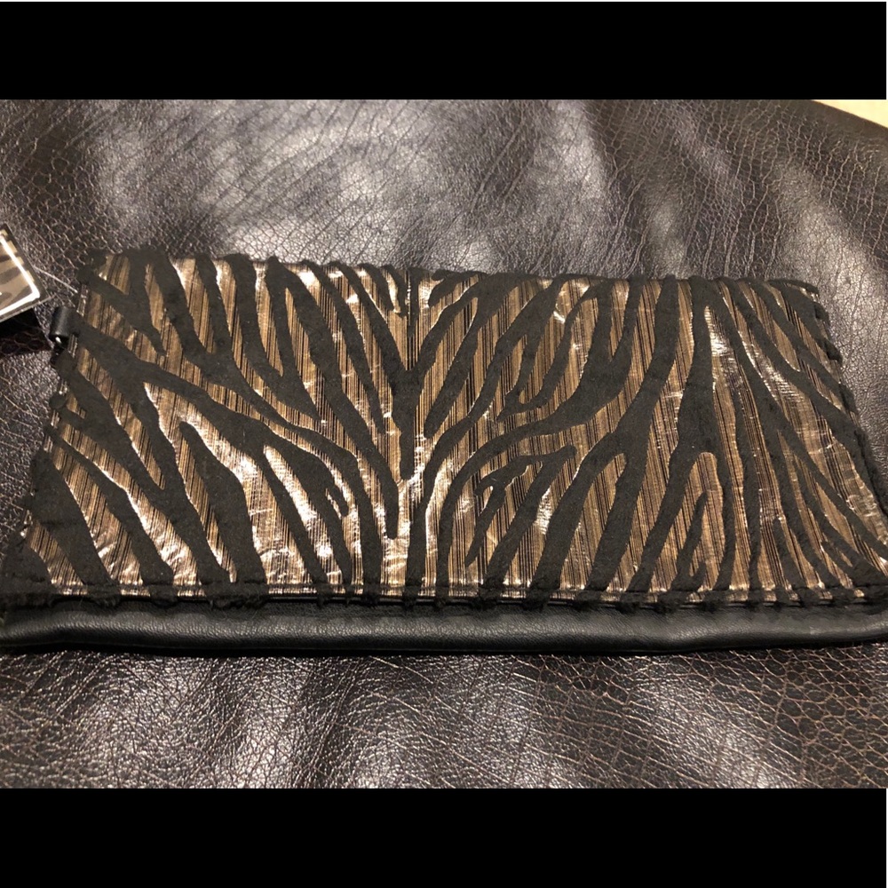Proclaim Zebra Clutch!